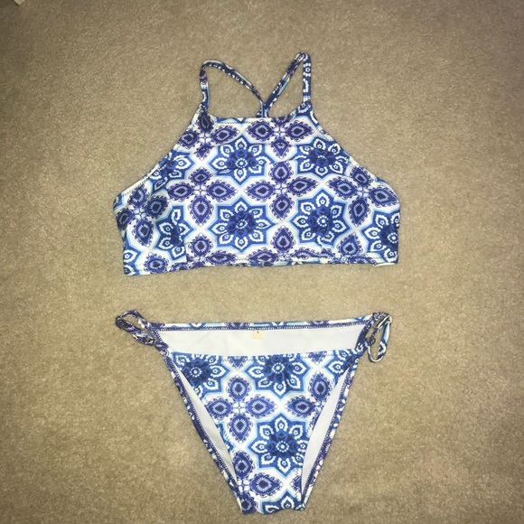 Halter neck bikini - Picture 2 of 6